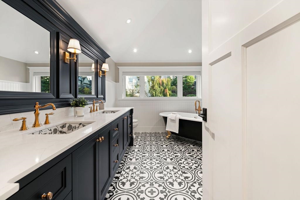 Hallway Photo of 993 Broughton Street, Vancouver, BC