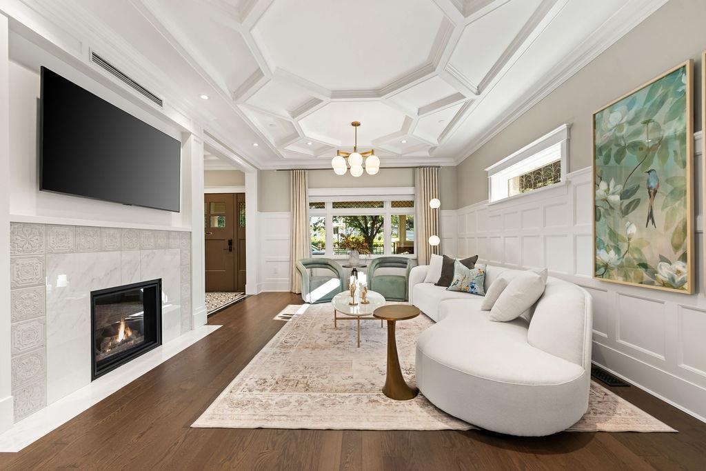 Kitchen Island Photo of 993 Broughton Street, Vancouver, BC
