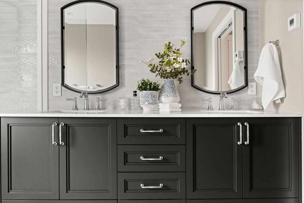 Laundry Room Photo of 993 Broughton Street, Vancouver, BC