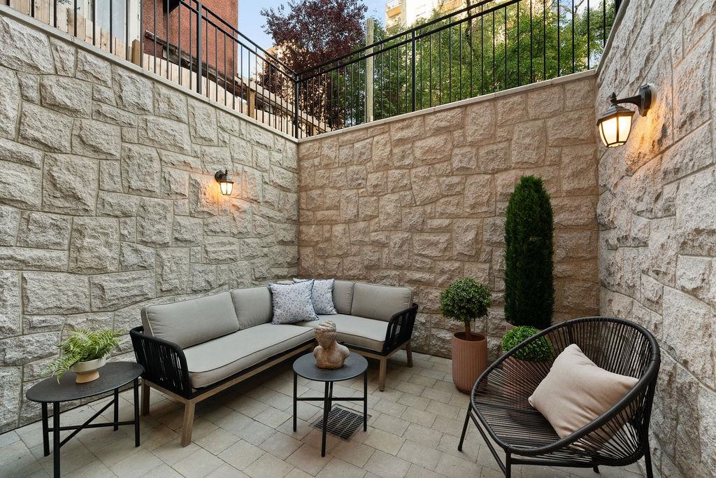 Swimming Pool Photo of 993 Broughton Street, Vancouver, BC