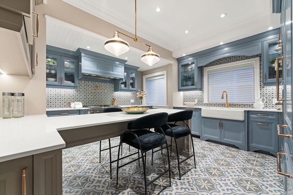 Walk-In Closet Photo of 993 Broughton Street, Vancouver, BC