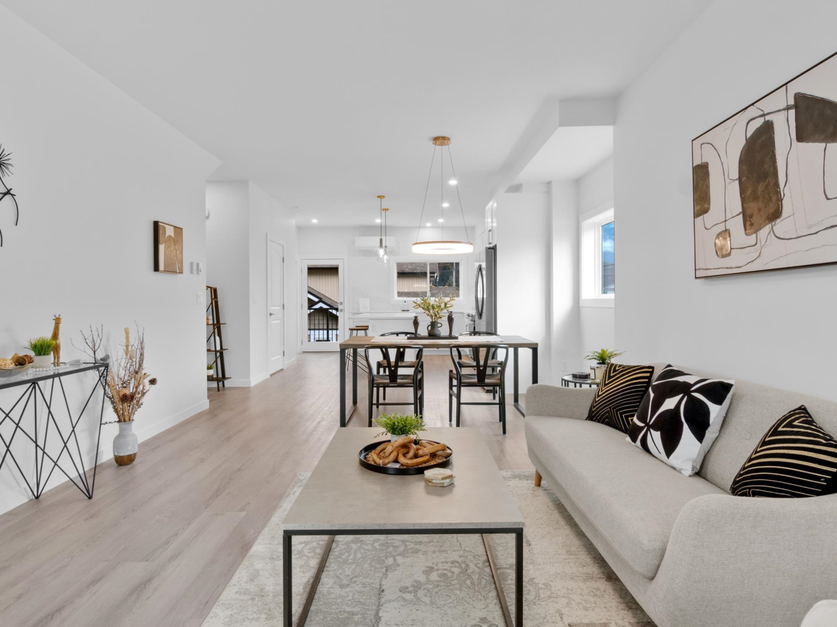 Dining Area Photo of 4 1655 Agassiz Rosedale No 9 Highway, Agassiz, BC