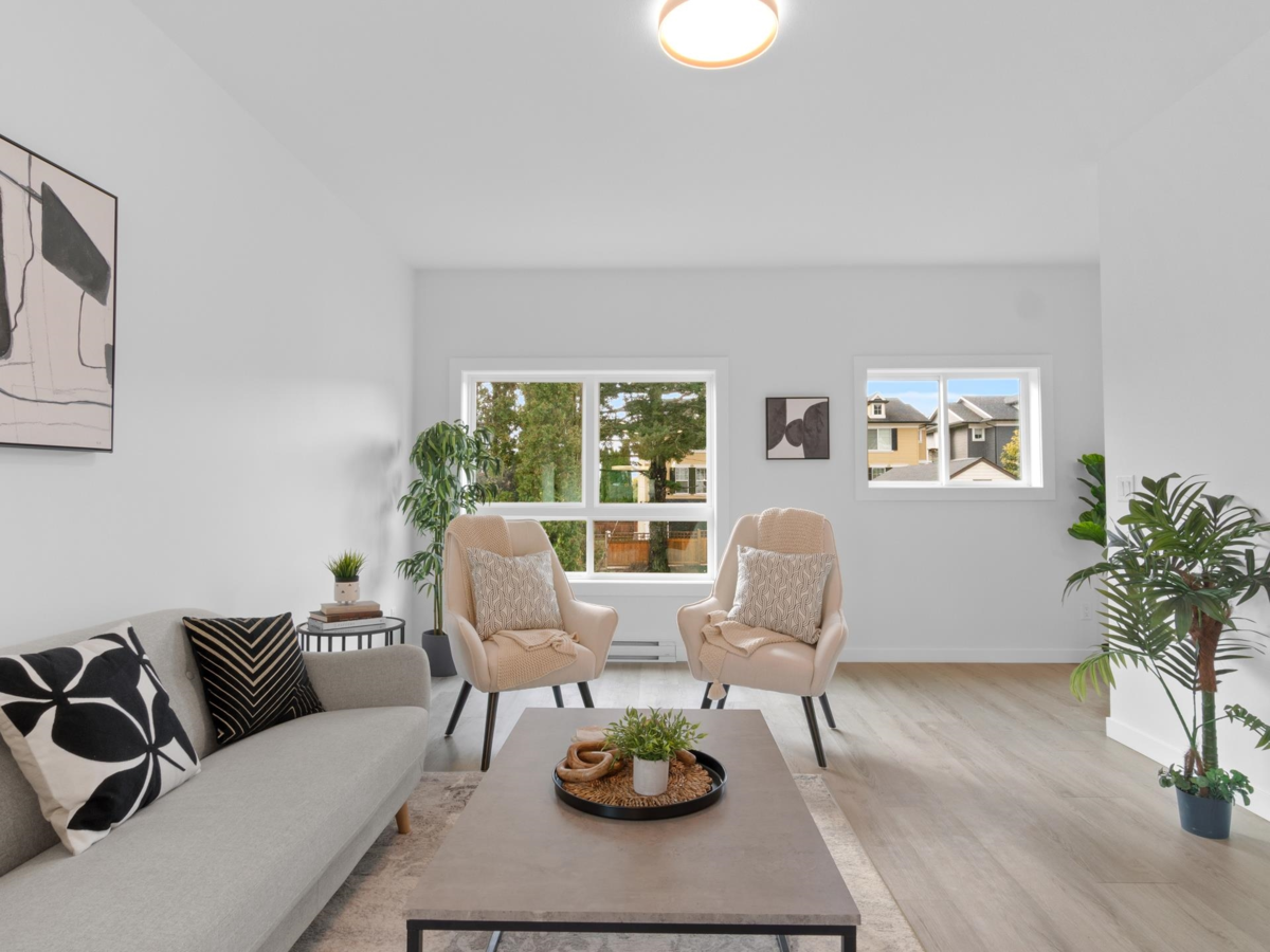 Living Room Photo of 4 1655 Agassiz Rosedale No 9 Highway, Agassiz, BC