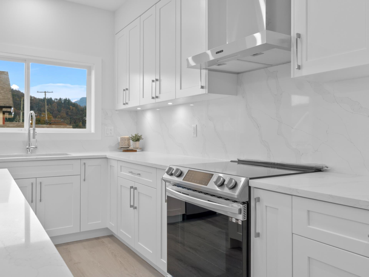 Walk-In Closet Photo of 4 1655 Agassiz Rosedale No 9 Highway, Agassiz, BC