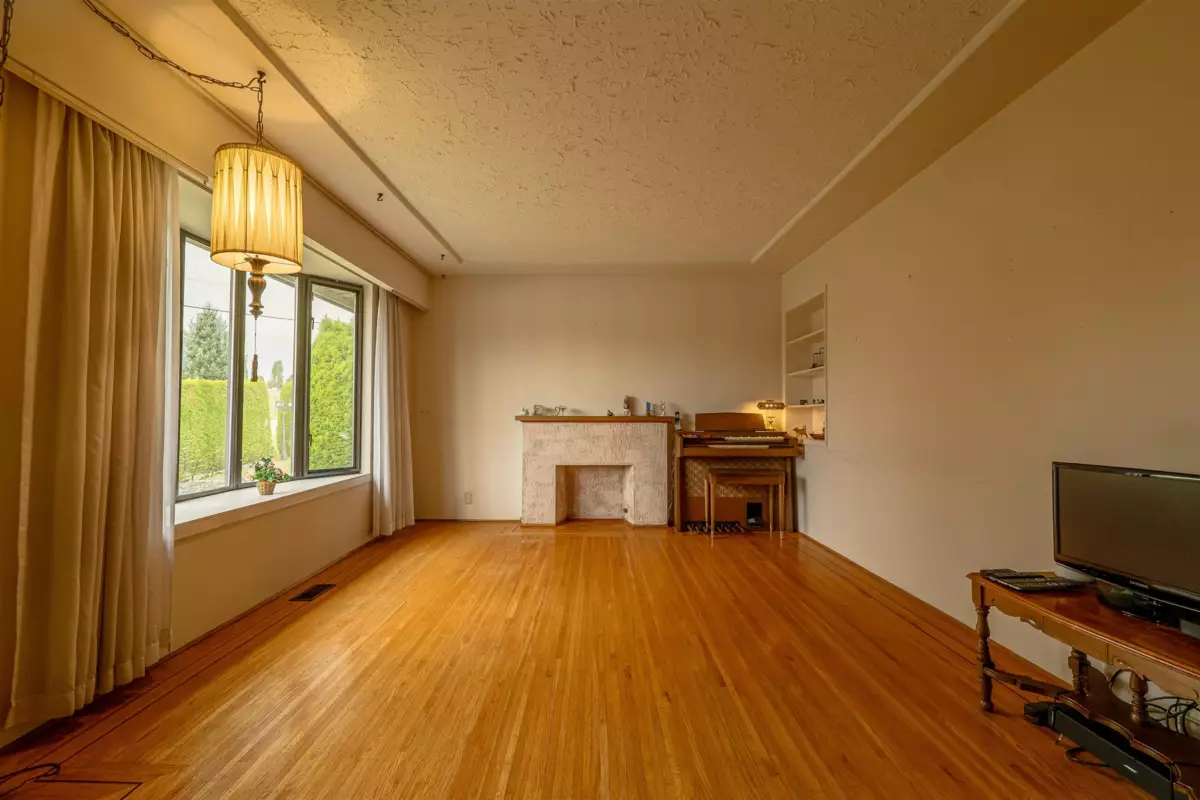 Dining Area Photo of 4638 Royal Oak Avenue, Burnaby, BC