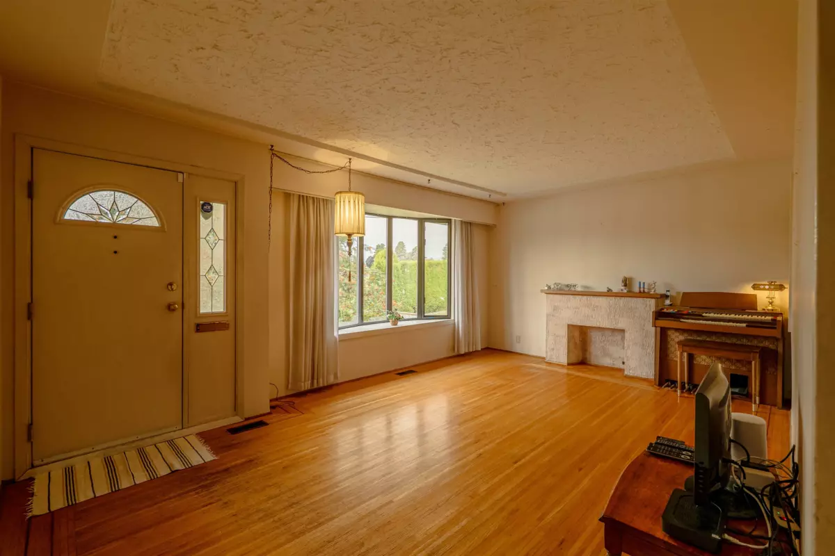 Family Room Photo of 4638 Royal Oak Avenue, Burnaby, BC