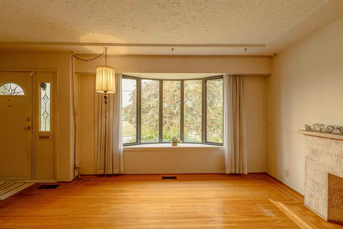Kitchen Island Photo of 4638 Royal Oak Avenue, Burnaby, BC