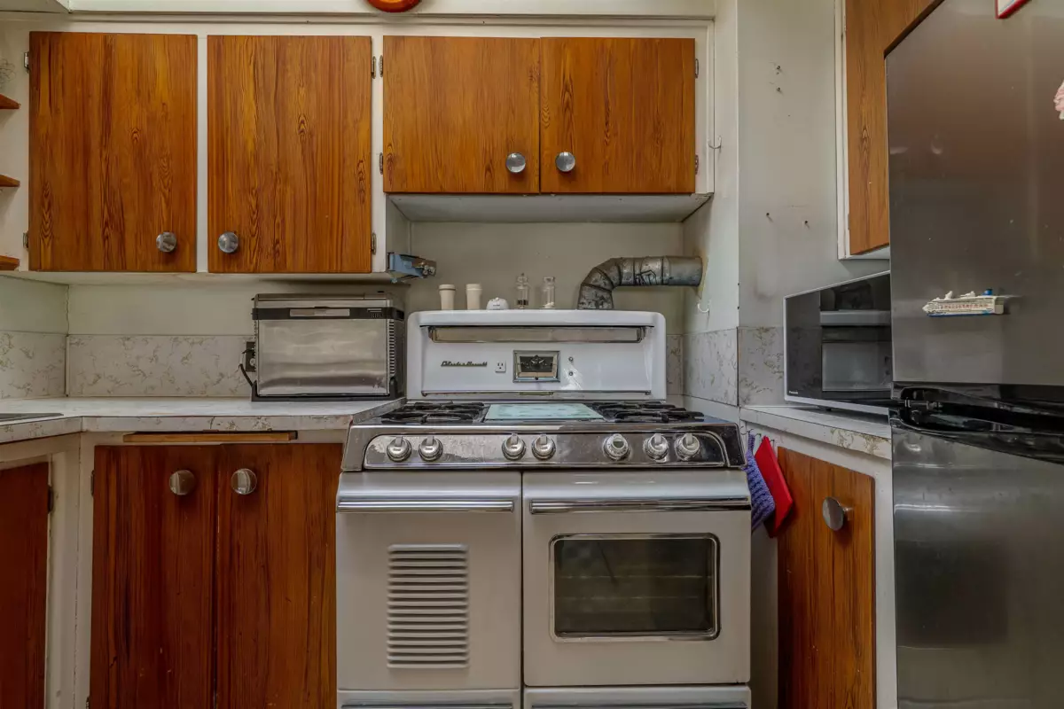 Primary Bathroom Photo of 4638 Royal Oak Avenue, Burnaby, BC