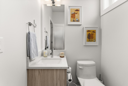 Powder Room Photo of 31 5377 8a Avenue, Delta, BC
