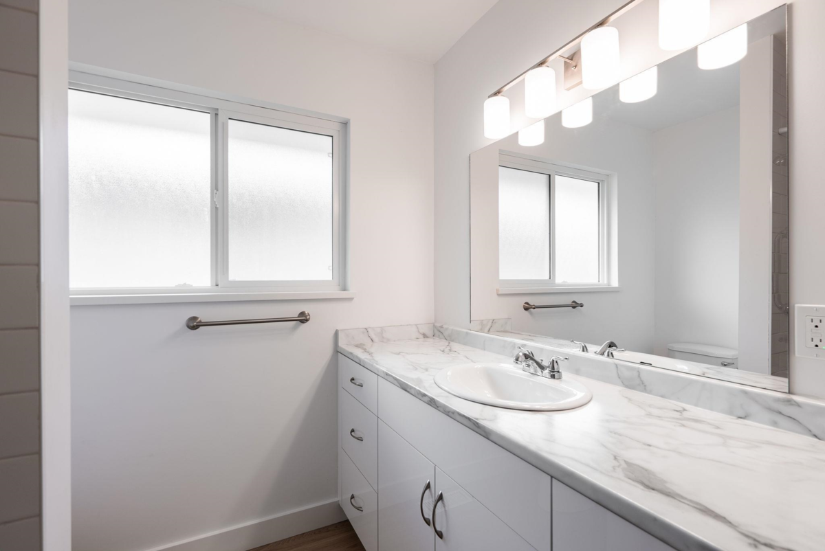 Hallway Photo of 1410 Dansey Avenue, Coquitlam, BC