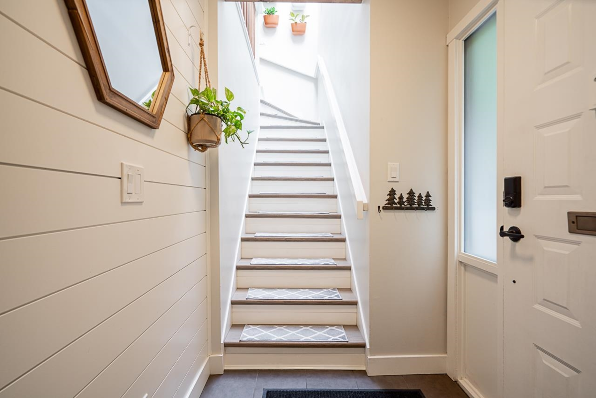 Kitchen Island Photo of 8588 Wilderness Court, Burnaby, BC