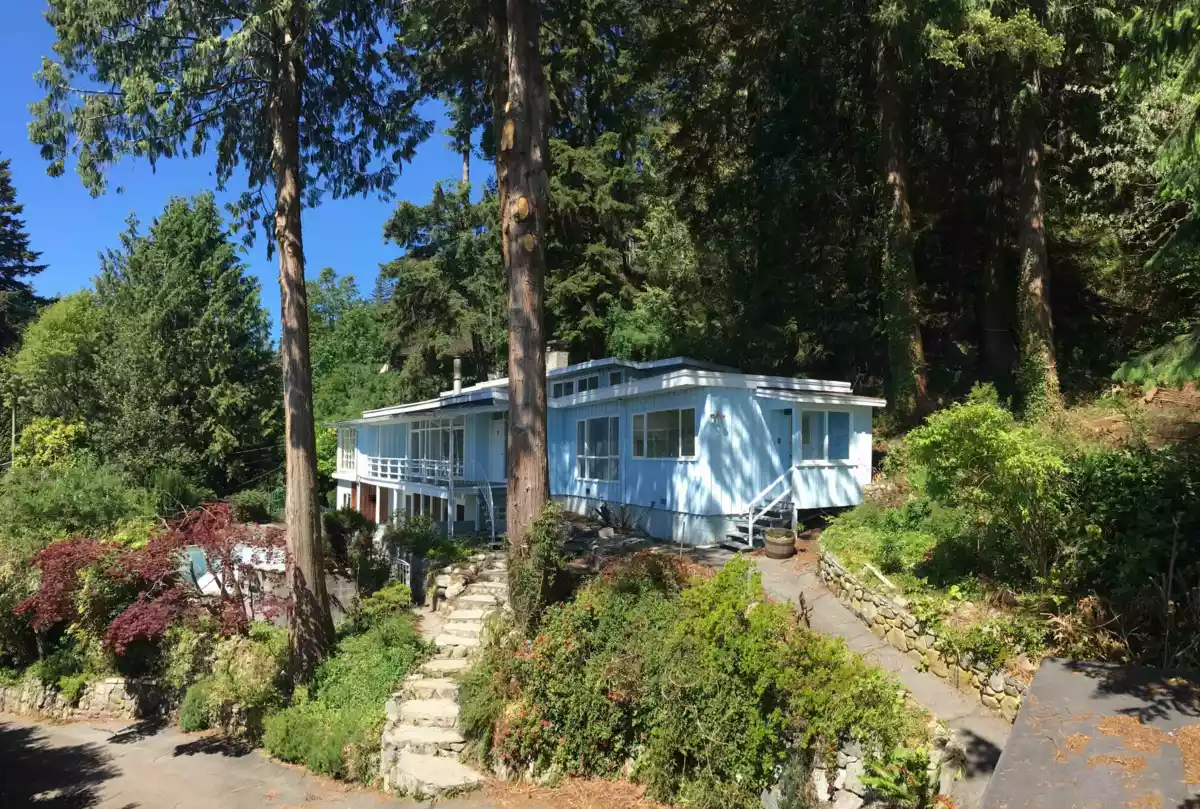 Family Room Photo of 3519 Mathers Avenue, West Vancouver, BC