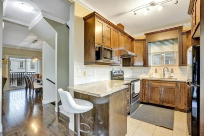 Kitchen Island Photo of 18 9533 130a Street, Surrey, BC