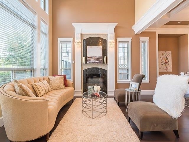 Kitchen Island Photo of 9760 Saunders Road, Richmond, BC
