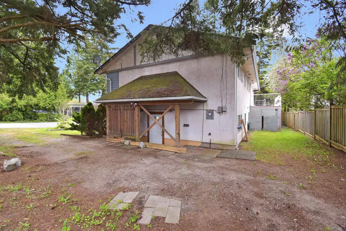Breakfast Nook Photo of 1589 Lancaster Street, White Rock, BC