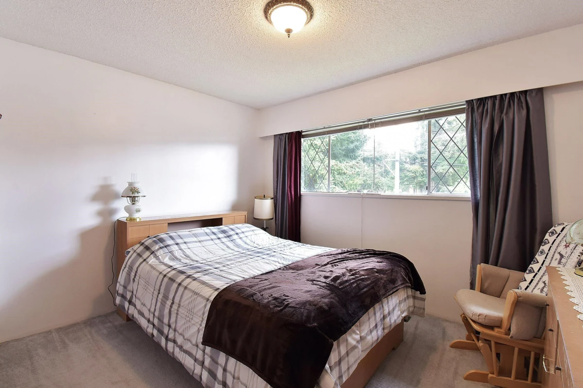 Hallway Photo of 1589 Lancaster Street, White Rock, BC