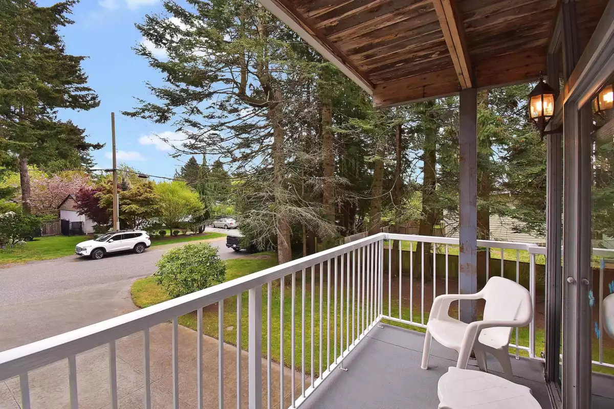 Walk-In Closet Photo of 1589 Lancaster Street, White Rock, BC