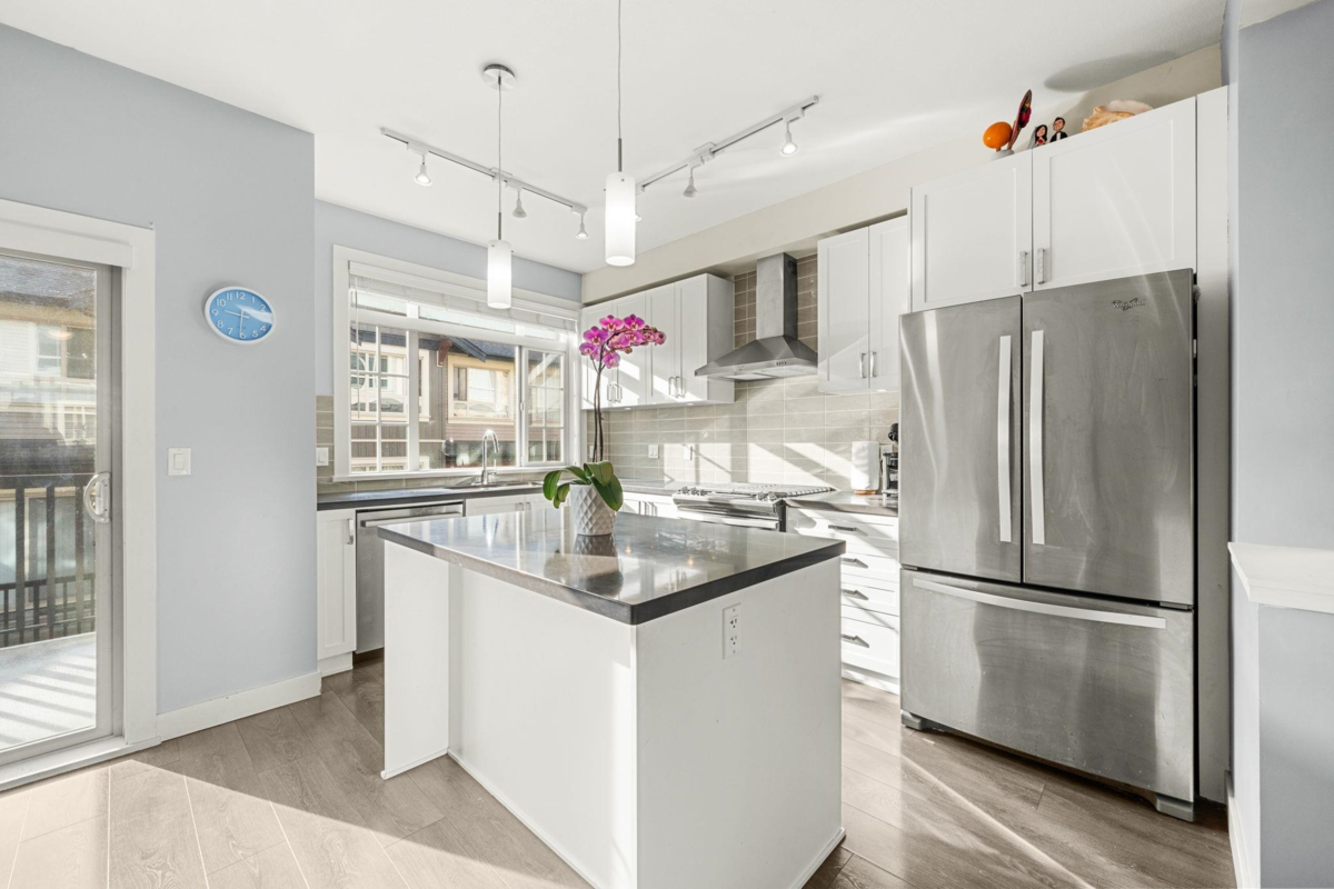 Breakfast Nook Photo of 71 11305 240 Street, Maple Ridge, BC