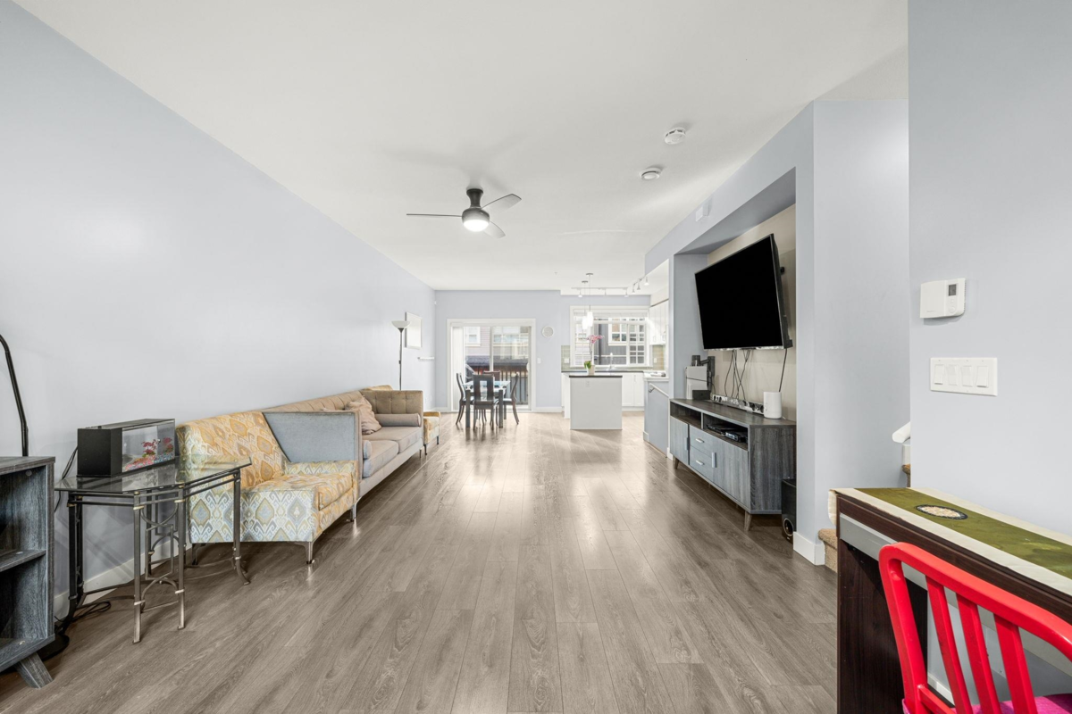 Kitchen Island Photo of 71 11305 240 Street, Maple Ridge, BC