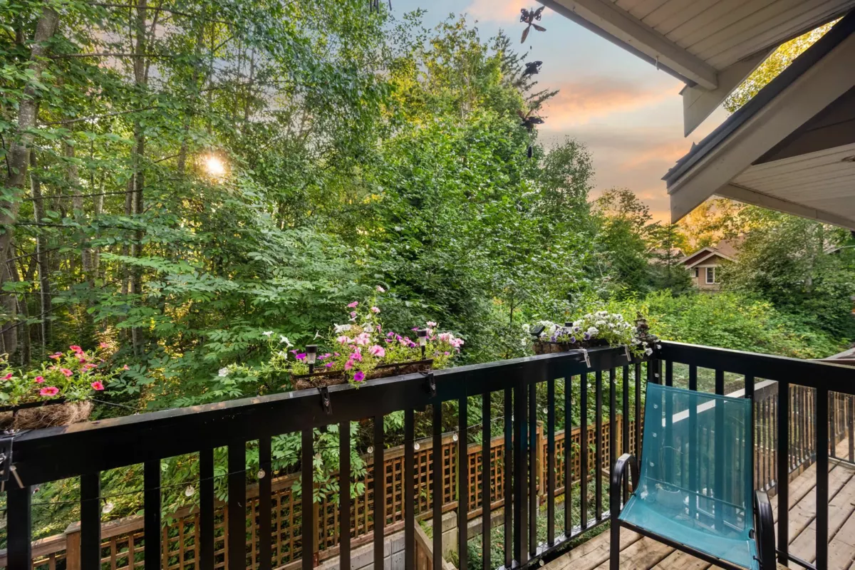 Front Yard Photo of 101 2979 156 Street, Surrey, BC