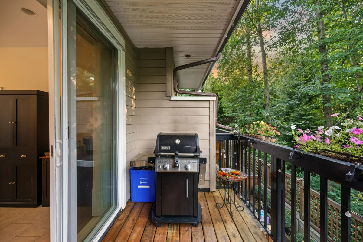 Hot Tub / Spa Photo of 101 2979 156 Street, Surrey, BC