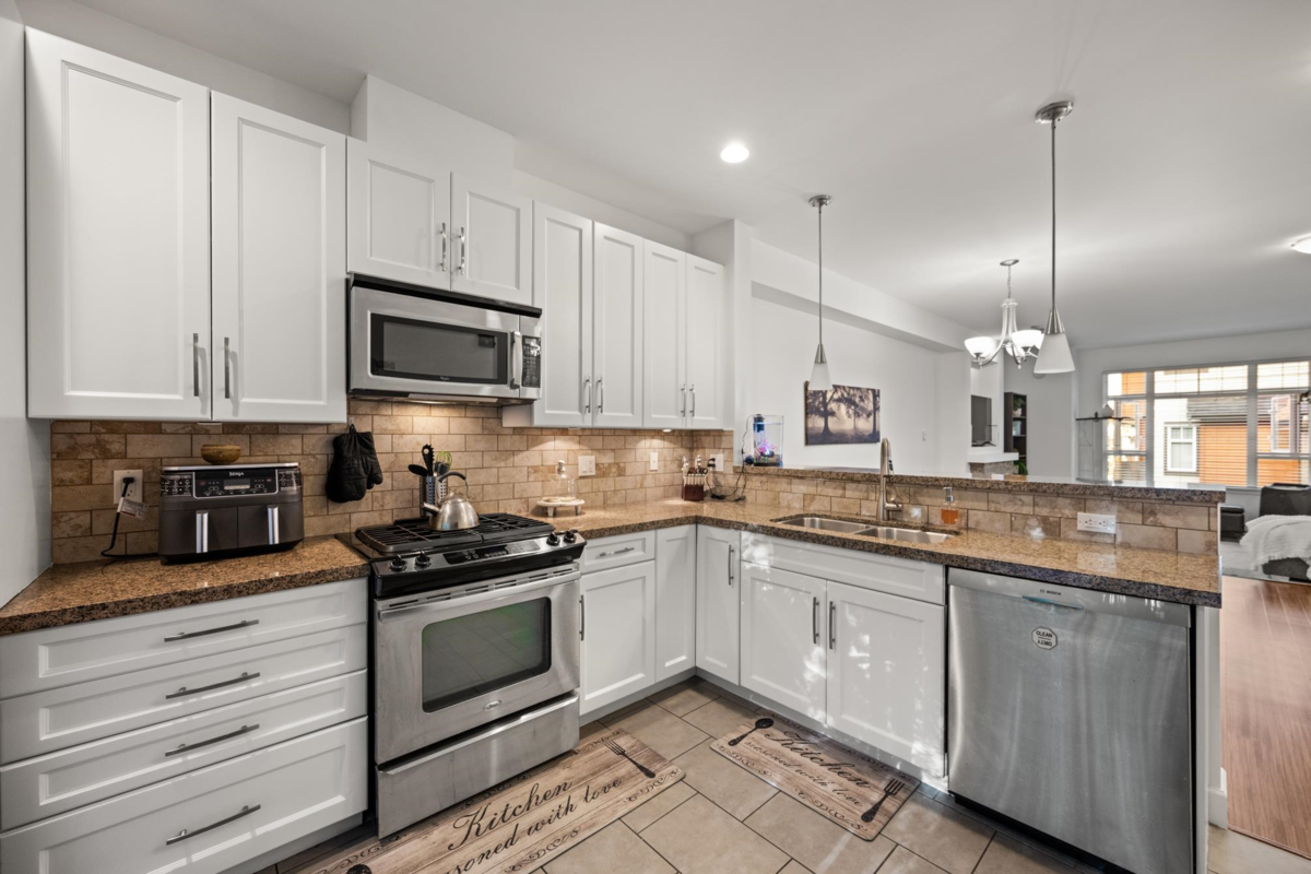 Powder Room Photo of 101 2979 156 Street, Surrey, BC