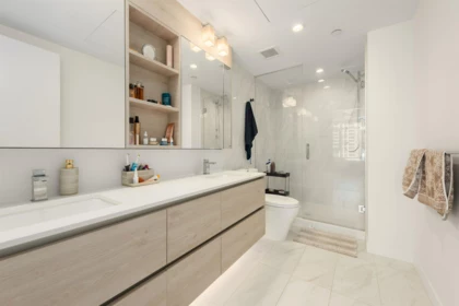 Walk-In Closet Photo of 1808 2085 Skyline Court, Burnaby, BC