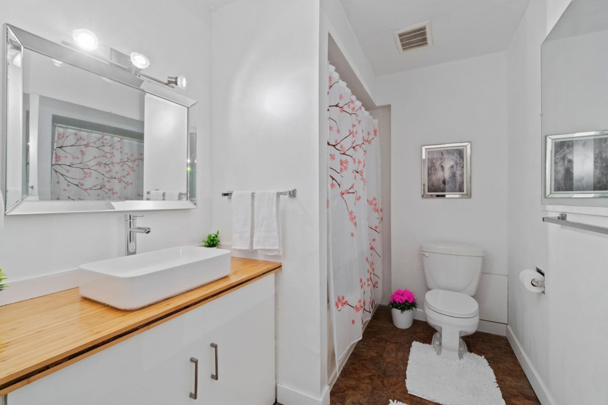 Office / Den Photo of 2082 Springer Avenue, Burnaby, BC