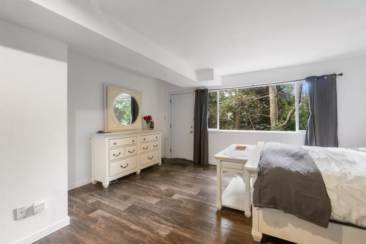 Primary Bathroom Photo of 2082 Springer Avenue, Burnaby, BC