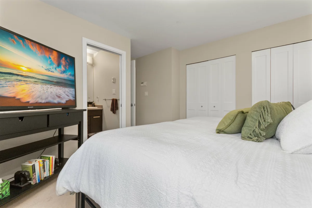 Entry Foyer Photo of 27 34248 King Road, Abbotsford, BC