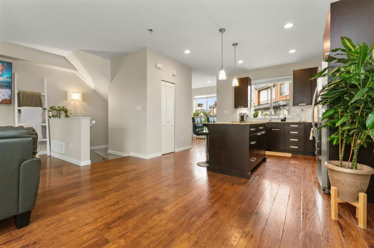 Kitchen Island Photo of 27 34248 King Road, Abbotsford, BC