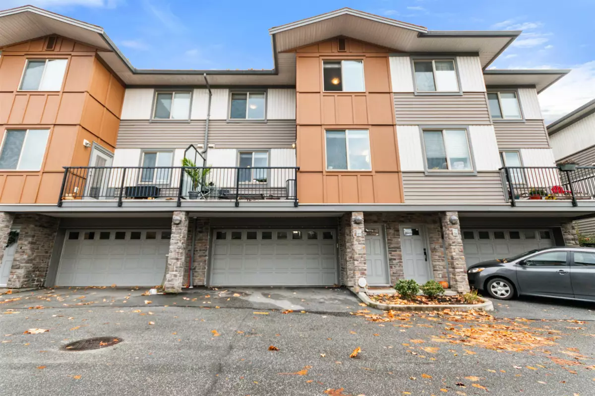 Living Room Photo of 27 34248 King Road, Abbotsford, BC