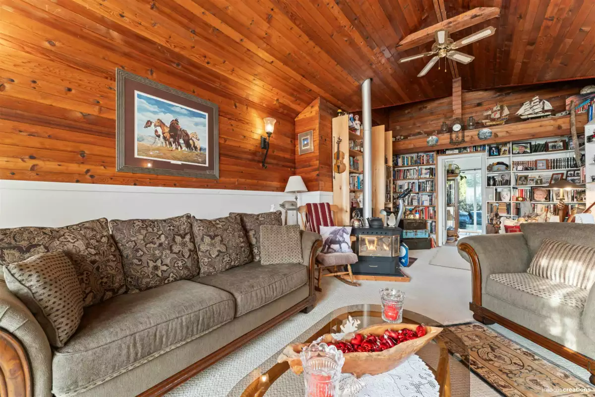 Breakfast Nook Photo of 17307 58 Avenue, Surrey, BC