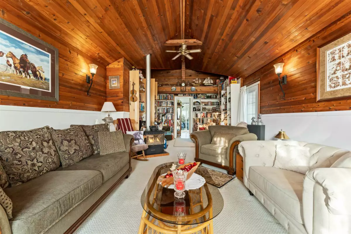 Dining Area Photo of 17307 58 Avenue, Surrey, BC