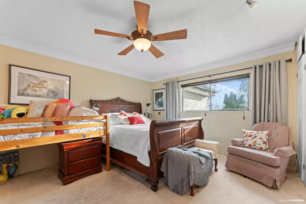 Family Room Photo of 17307 58 Avenue, Surrey, BC