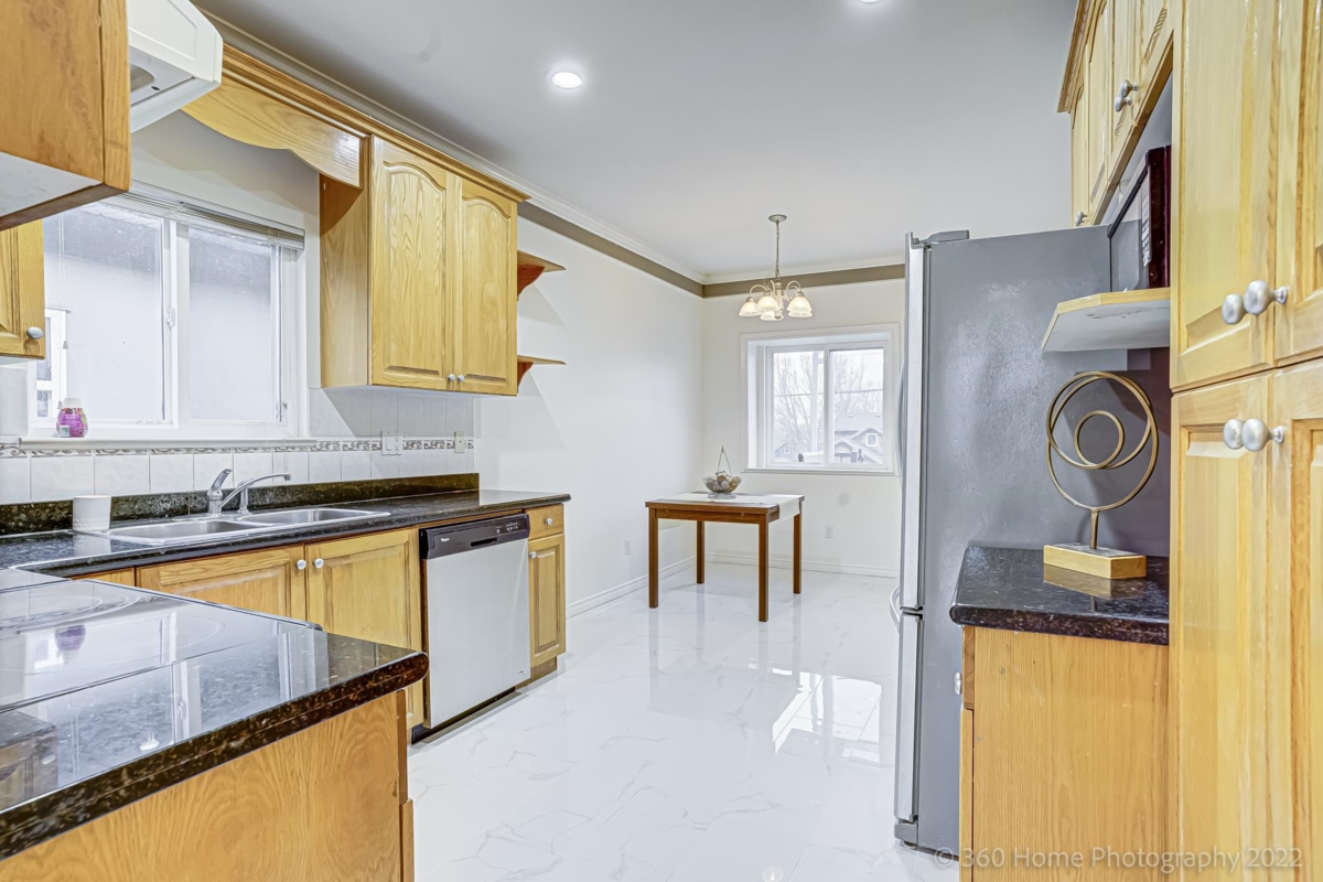 Kitchen Island Photo of 2529 Franklin Street, Vancouver, BC