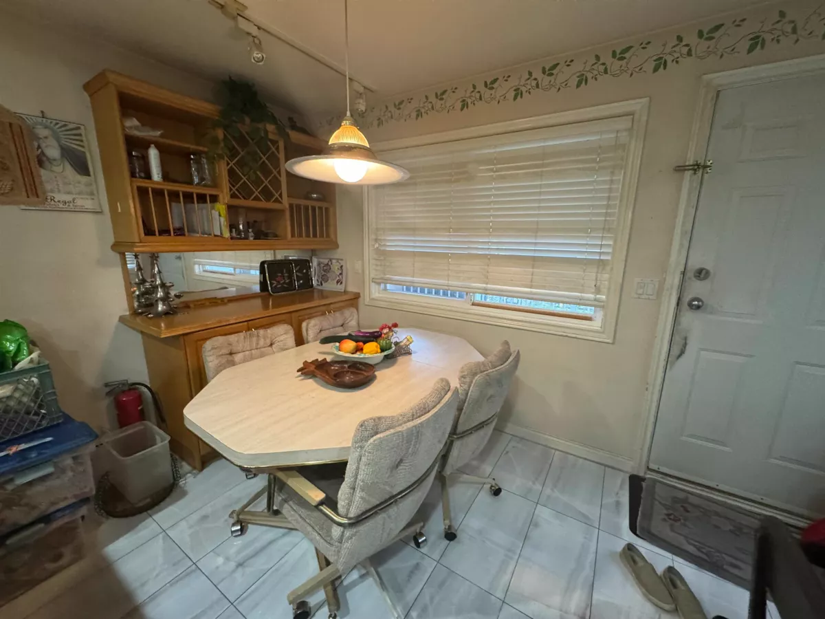 Kitchen Island Photo of 12655 67b Avenue, Surrey, BC