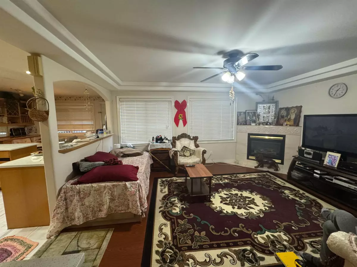 Kitchen Photo of 12655 67b Avenue, Surrey, BC