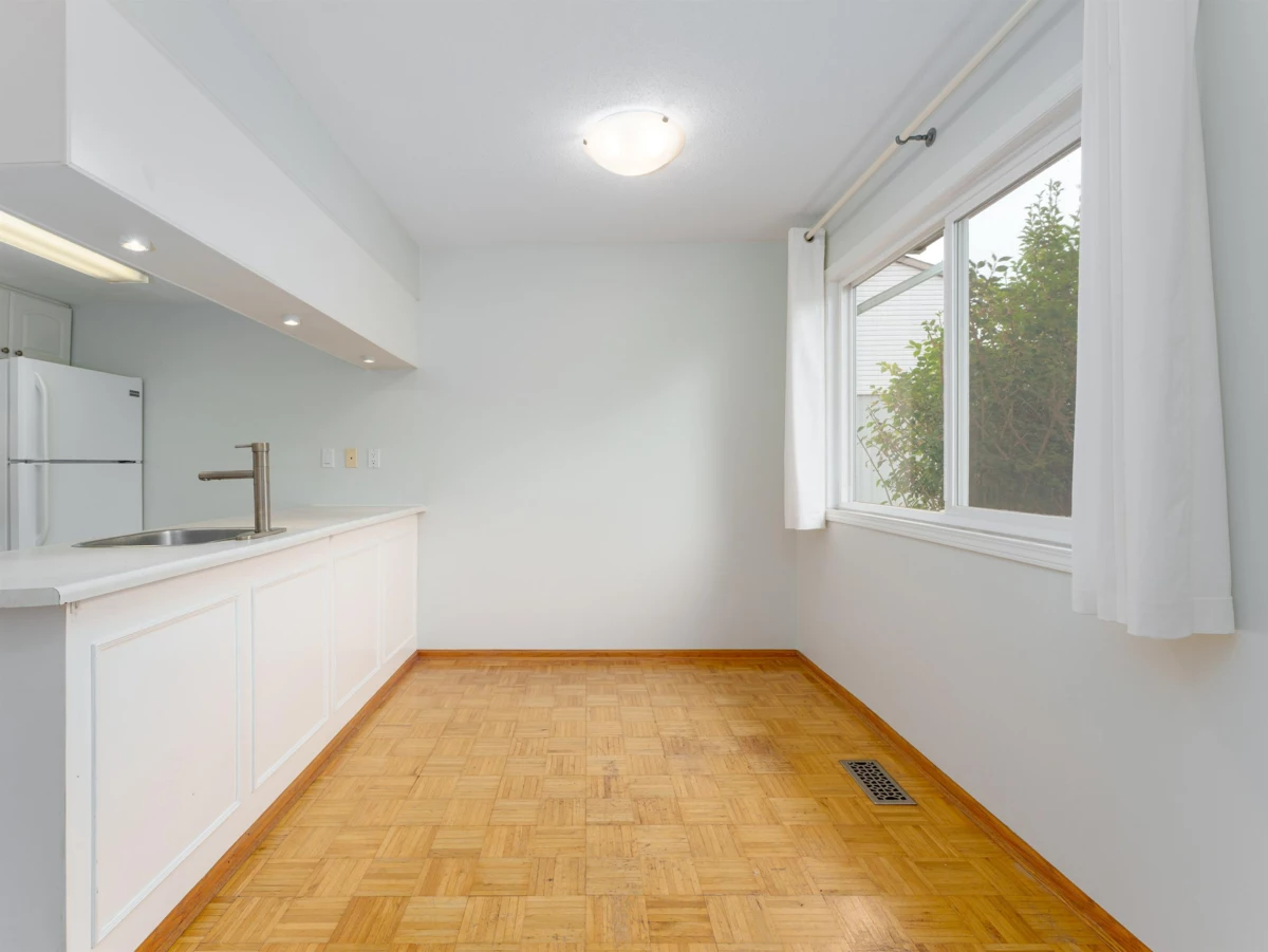 Dining Area Photo of 5 3554 E 49th Avenue, Vancouver, BC