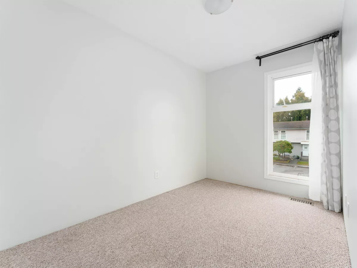 Entry Foyer Photo of 5 3554 E 49th Avenue, Vancouver, BC