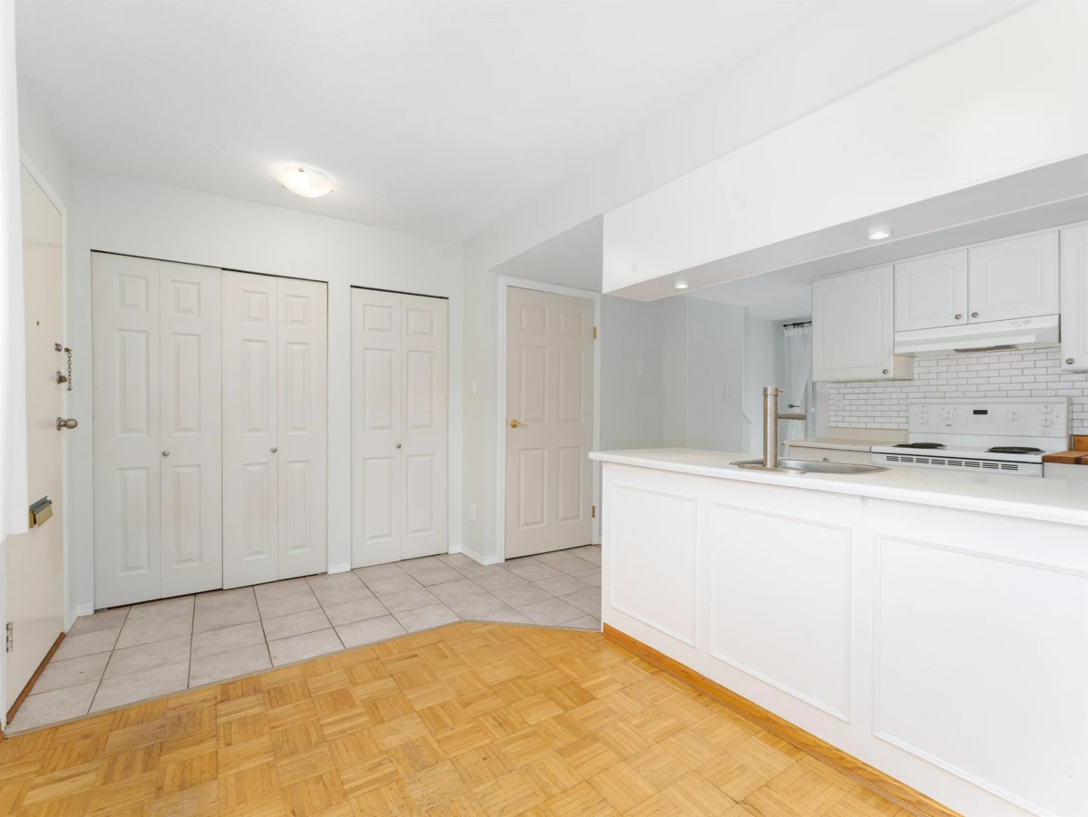 Kitchen Island Photo of 5 3554 E 49th Avenue, Vancouver, BC