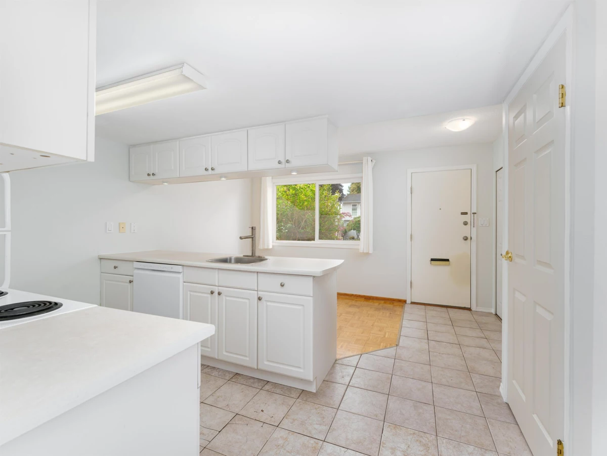 Primary Bathroom Photo of 5 3554 E 49th Avenue, Vancouver, BC