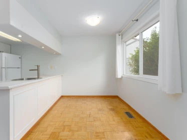 5 3554 E 49th Avenue, Vancouver, BC