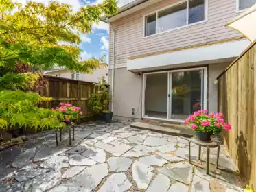 5 3554 E 49th Avenue, Vancouver, BC
