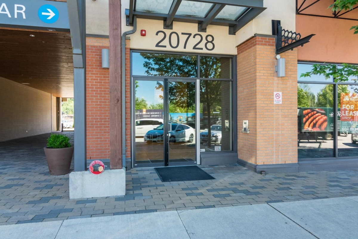 Living Room Photo of 316 20728 Willoughby Town Centre Drive, Langley, BC