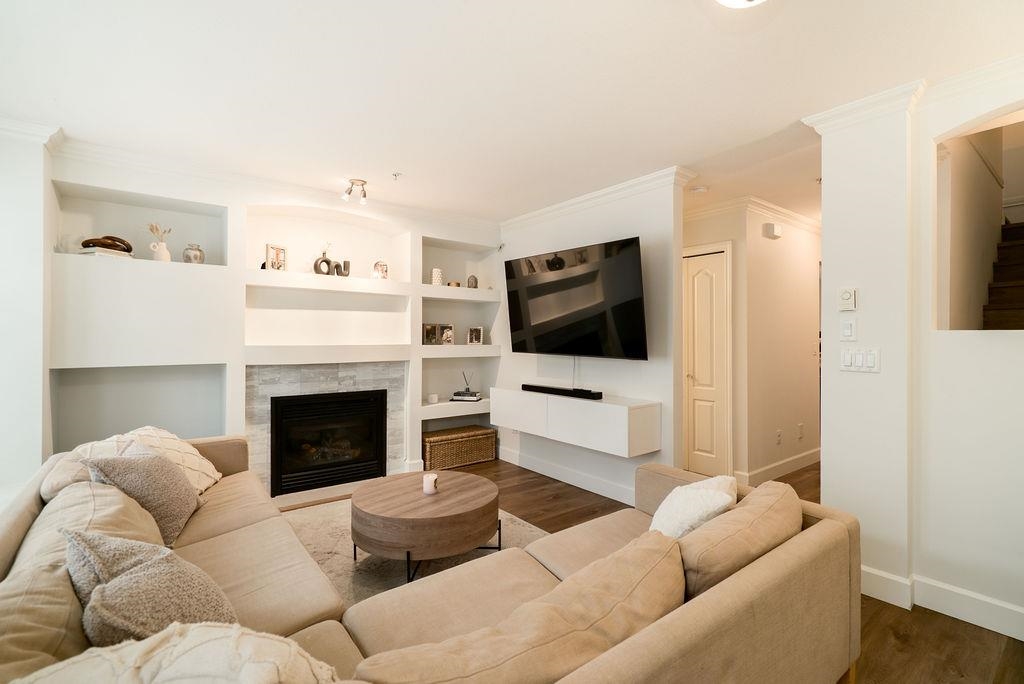 Kitchen Island Photo of 41 19141 124 Avenue, Pitt Meadows, BC