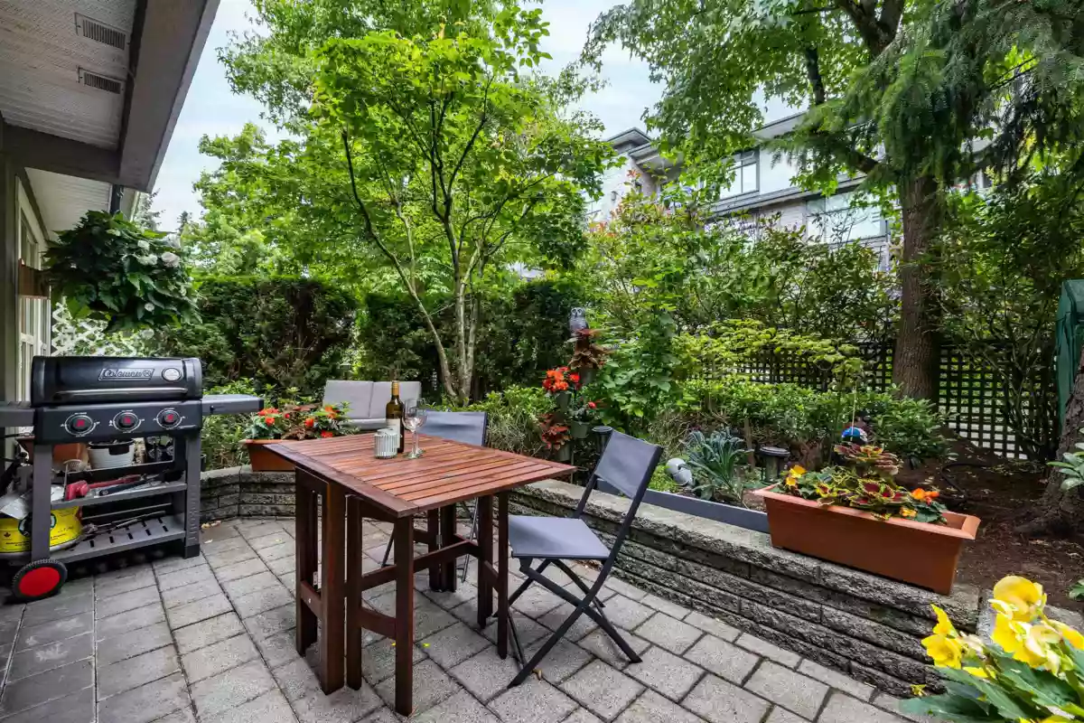 Family Room Photo of 103 15325 17 Avenue, Surrey, BC