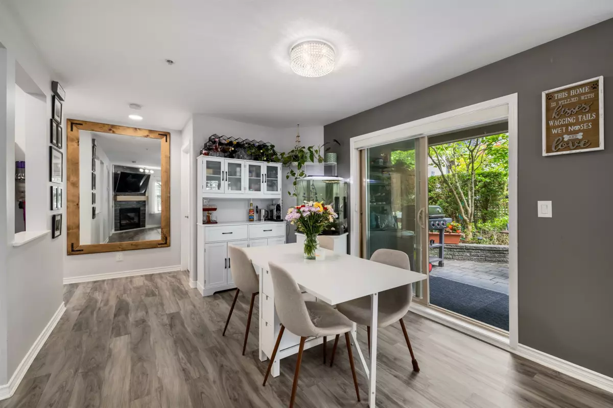 Kitchen Photo of 103 15325 17 Avenue, Surrey, BC