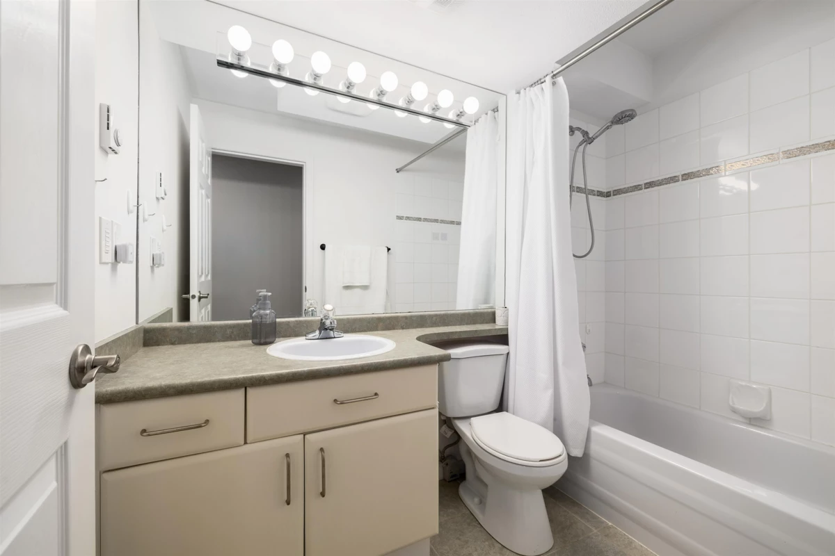 Office / Den Photo of 103 15325 17 Avenue, Surrey, BC