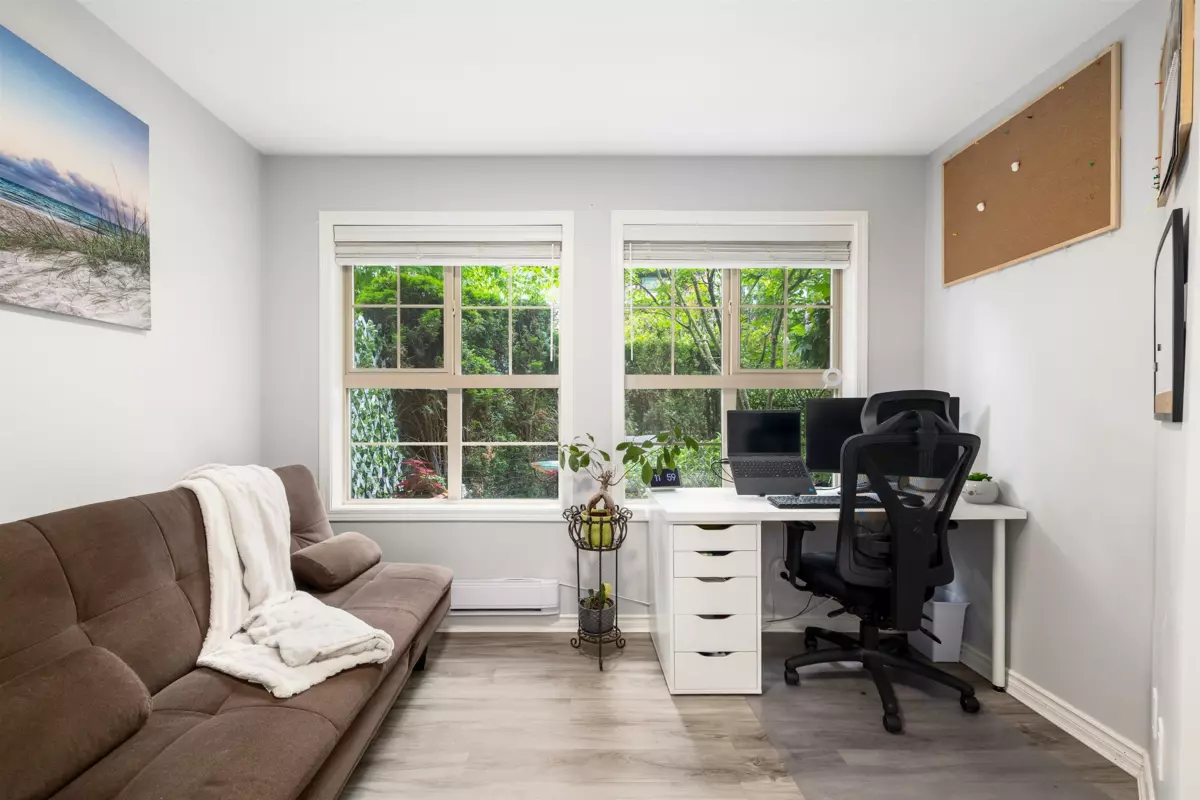 Powder Room Photo of 103 15325 17 Avenue, Surrey, BC